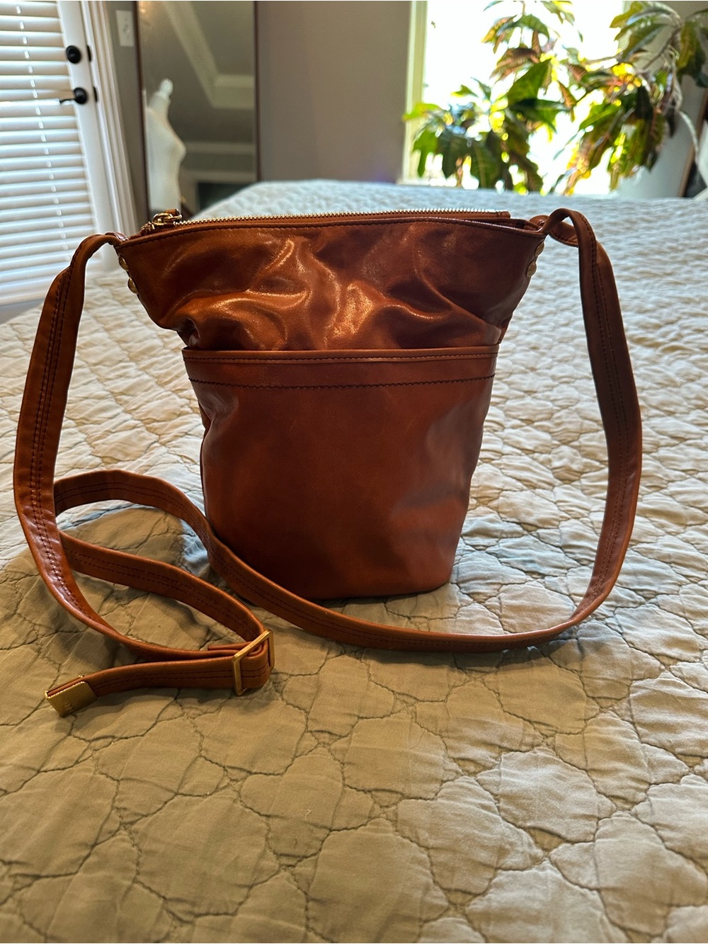 Hobo The Original Brand- Leather Classic Brown Crossbody Bucket Bag - Women